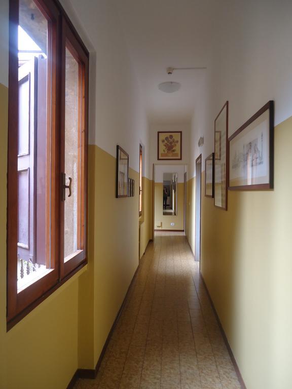 Hostal Protezione Della Giovane - Female *